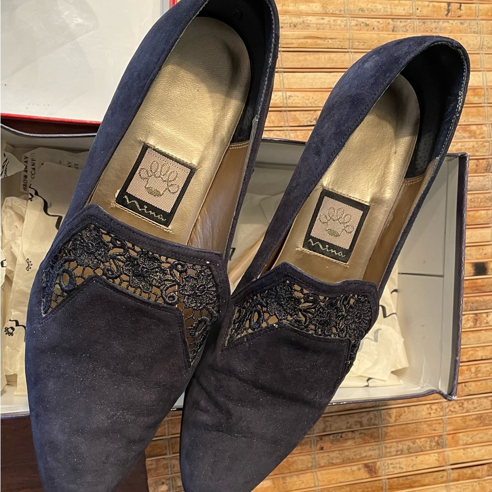 Women’s navy suede shoes size 8 1/2